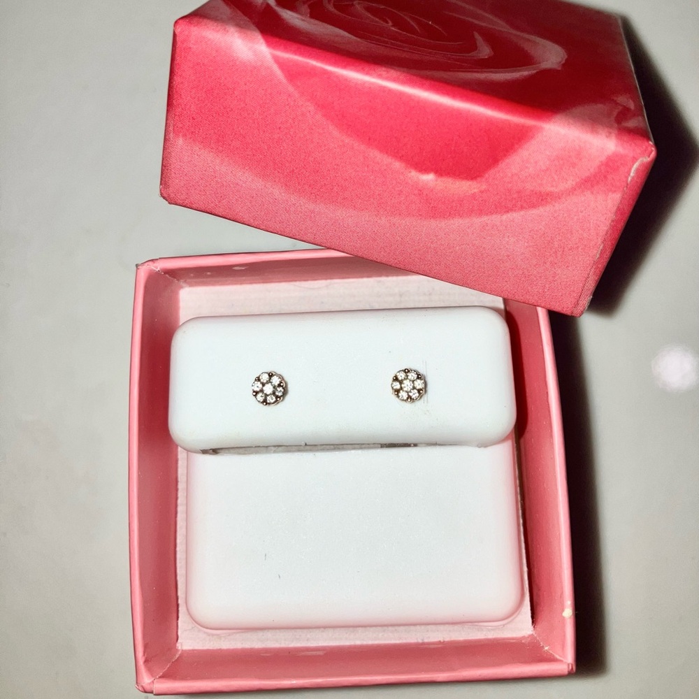 Dazzling Floral 10KT Gold and Genuine Diamond Stud Earrings